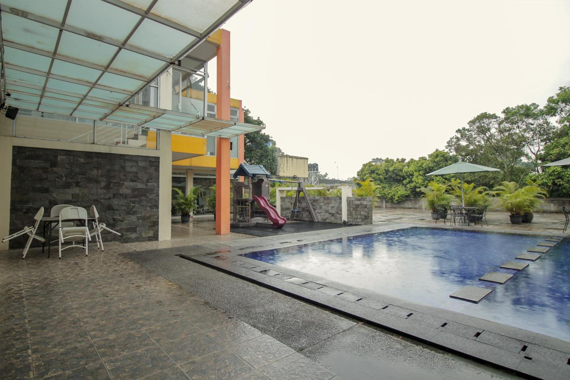 Collection O 295 Grha Ciumbuleuit Guest House バンドゥン エクステリア 写真