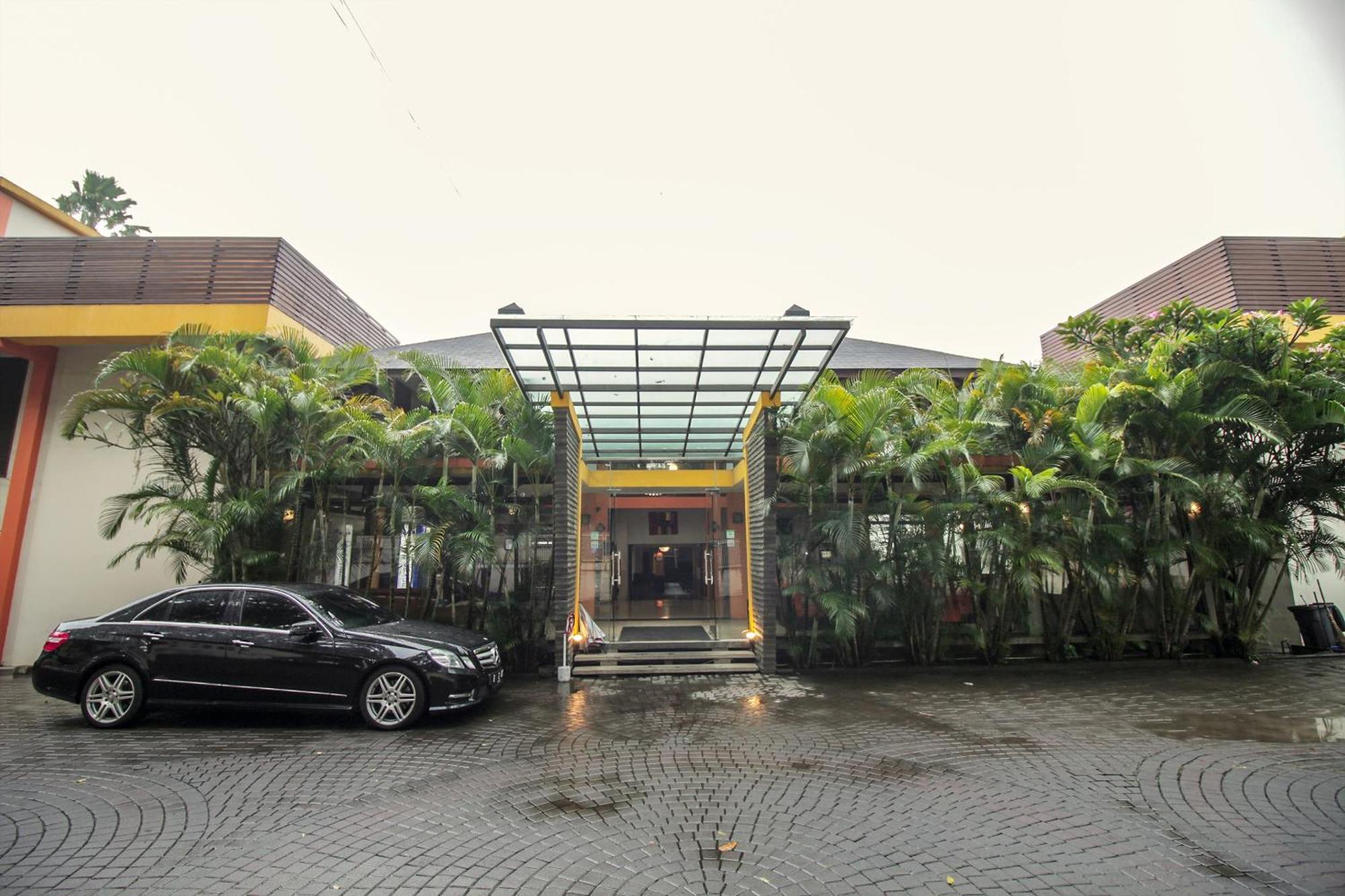 Collection O 295 Grha Ciumbuleuit Guest House バンドゥン エクステリア 写真