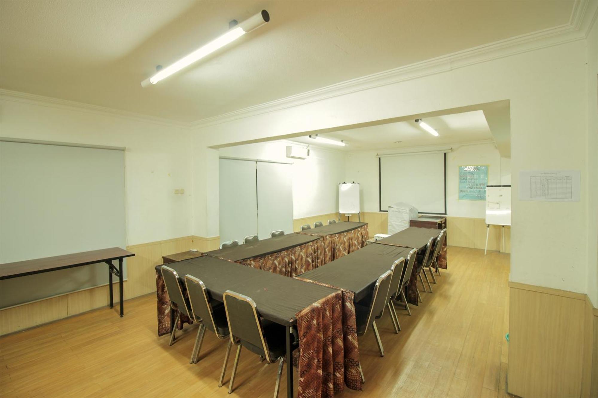 Collection O 295 Grha Ciumbuleuit Guest House バンドゥン エクステリア 写真