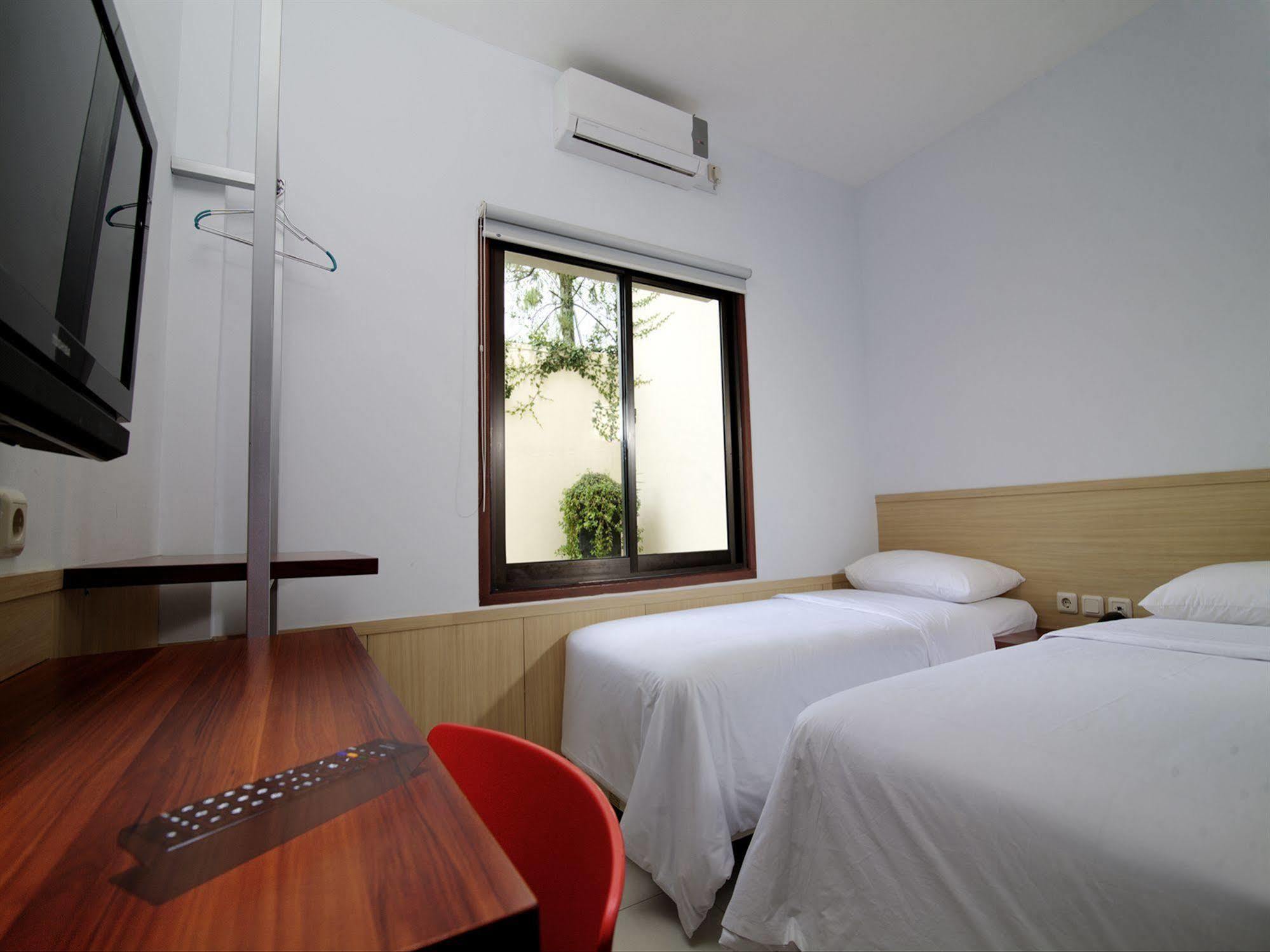 Collection O 295 Grha Ciumbuleuit Guest House バンドゥン エクステリア 写真